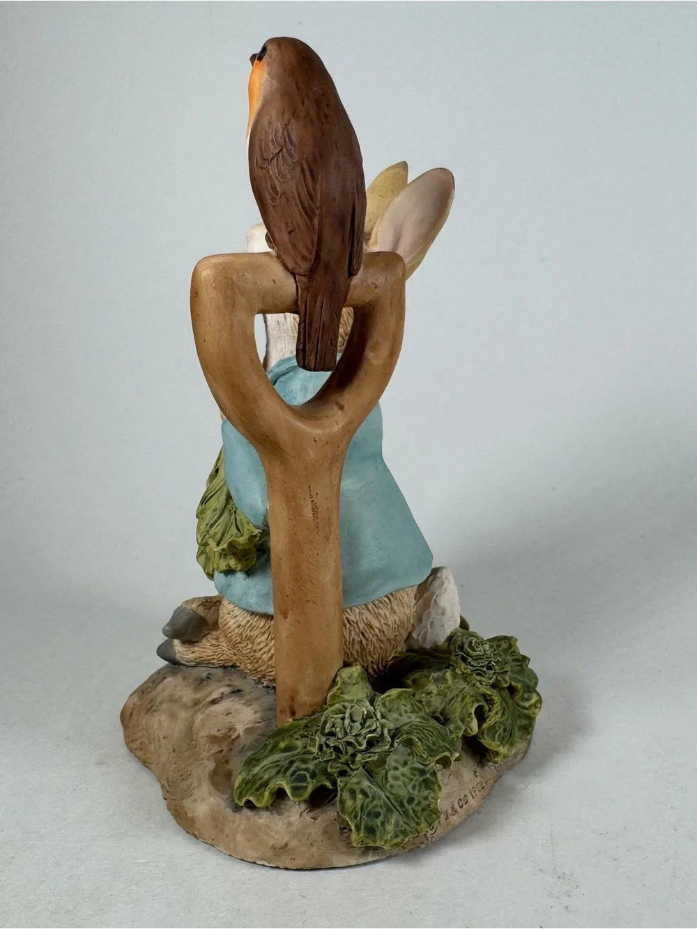 Border Fine Arts Peter Rabbit 1993 Figurine Eating Radish Bird 5.5
